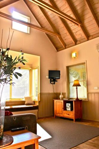 Autumn Leaf Cottage 1 - Tweed Heads Accommodation 5