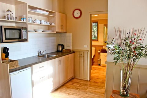 Autumn Leaf Cottage 1 - Tweed Heads Accommodation 4