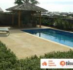 La Mer Home with a Pool - Tweed Heads Accommodation