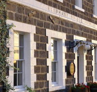 Elephant Bridge Hotel - Tweed Heads Accommodation