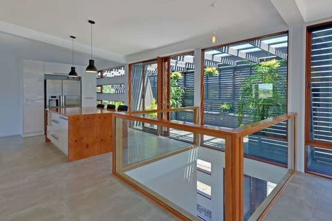 Amazing Unique Five-Star Waterfront Retreat - Tweed Heads Accommodation 3