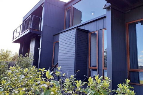 Amazing Unique Five-Star Waterfront Retreat - Tweed Heads Accommodation 1