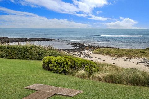 HEARNS BEACH HOUSE - Tweed Heads Accommodation 2