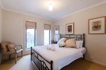 JASMINE, 2BDR Port Melbourne House - Tweed Heads Accommodation 0