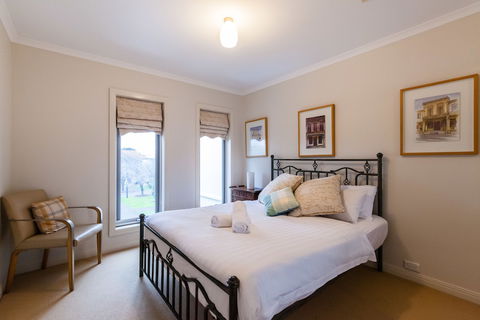 JASMINE, 2BDR Port Melbourne House - Tweed Heads Accommodation 1