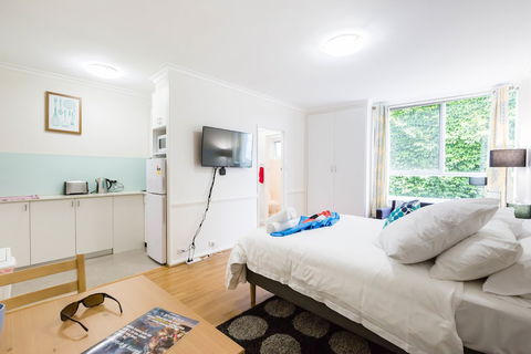 GENIE, 1BDR East Melbourne Studio - Tweed Heads Accommodation 1