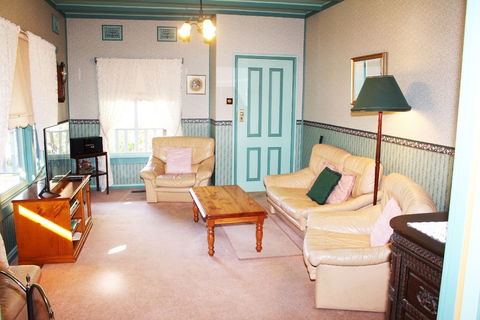 Ambrose Cottage Front Apt - Tweed Heads Accommodation 4