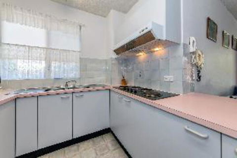 2 Bedroom Apartment Gretel Lodge Unit 4 - Tweed Heads Accommodation 4