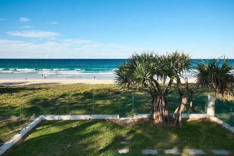 Hedges Avenue Beach House - Tweed Heads Accommodation 4