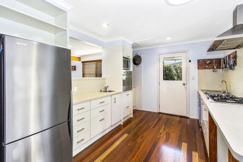 CABARITA BEACH BLISS HOLIDAY HOME On The LAKE - Tweed Heads Accommodation 3