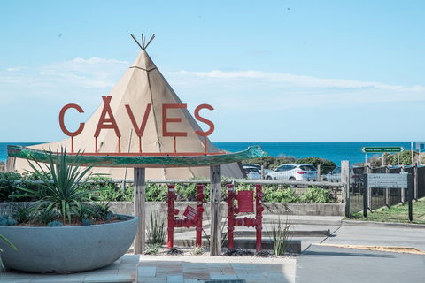 Caves Coastal Bar & Bungalows - Tweed Heads Accommodation 2