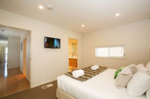 Caves Coastal Bar & Bungalows - Tweed Heads Accommodation 3