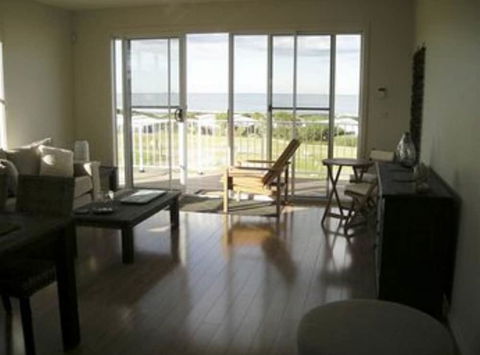 Caves Coastal Bar & Bungalows - Tweed Heads Accommodation 4