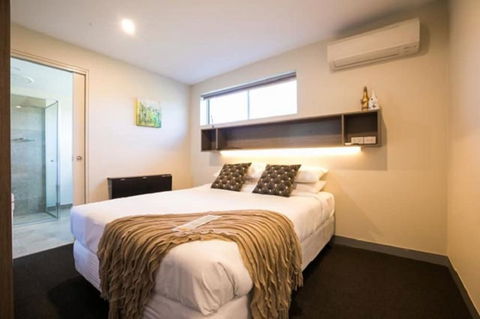Heathcote Inn - Tweed Heads Accommodation 1