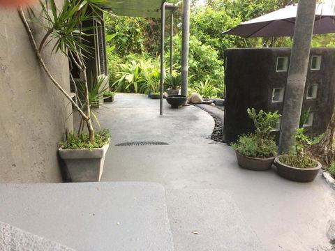 Earthship Daintree - Tweed Heads Accommodation 2