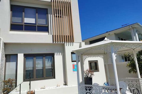 Serviced Waterfront Whole Villa - Tweed Heads Accommodation 1