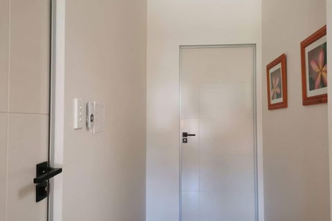 Serviced Waterfront Whole Villa - Tweed Heads Accommodation 3