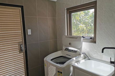 Serviced Waterfront Whole Villa - Tweed Heads Accommodation 7