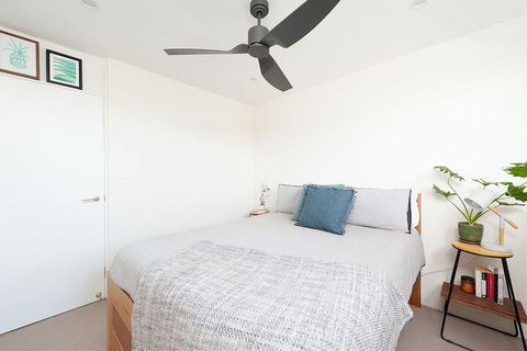 Surf Side Oasis With Balcony Near Beach - Tweed Heads Accommodation 2