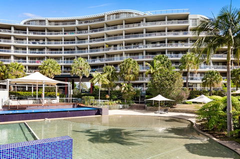 Resort Style 2 Bdrm In Homebush With Bay View - Tweed Heads Accommodation 1