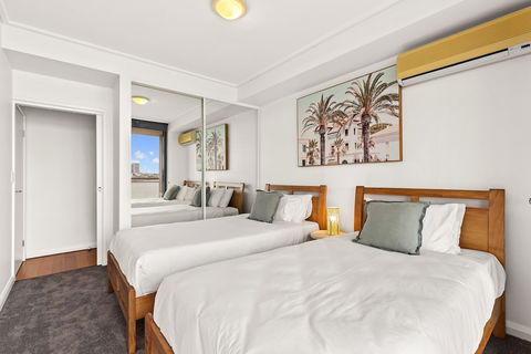 Resort Style 2 Bdrm In Homebush With Bay View - Tweed Heads Accommodation 4