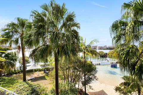 Resort Style 2 Bdrm In Homebush With Bay View - Tweed Heads Accommodation 2