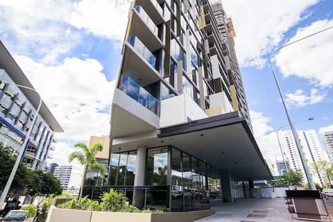 Arise Brisbane One - Tweed Heads Accommodation 1