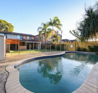 HomeHotel 4 Bedroom  Homeoffice with Nice Pool - Tweed Heads Accommodation