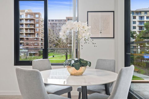 HomeHotel Walking Distance To Train & Westfield - Tweed Heads Accommodation 3