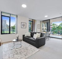 HomeHotel Walking Distance to Train  Westfield - Tweed Heads Accommodation