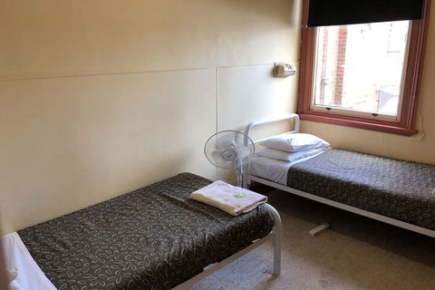 Royal Hotel - Tweed Heads Accommodation 3