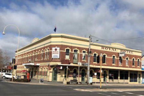 Royal Hotel - Tweed Heads Accommodation 0