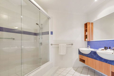 EXCLUSIVE OCEAN VIEW PENTHOUSE On MARINE PARADE - Tweed Heads Accommodation 1