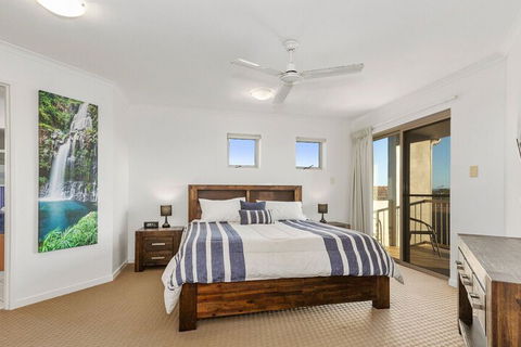 EXCLUSIVE OCEAN VIEW PENTHOUSE On MARINE PARADE - Tweed Heads Accommodation 2