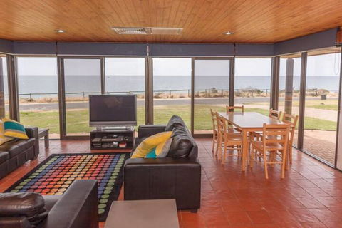 Gold Coast Views 10 Gold Coast Drive - Tweed Heads Accommodation 3
