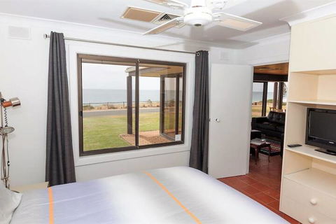 Gold Coast Views 10 Gold Coast Drive - Tweed Heads Accommodation 7