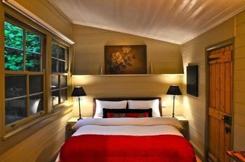 Acorn & Chestnut Hepburn Springs - Tweed Heads Accommodation 1