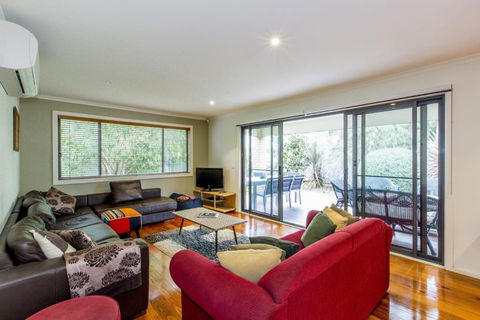 SURFSIDE GETAWAY In PICTURESQUE INVERLOCH - Tweed Heads Accommodation 2