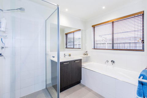 SURFSIDE GETAWAY In PICTURESQUE INVERLOCH - Tweed Heads Accommodation 5