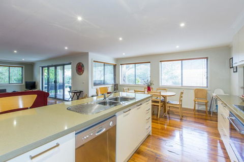 SURFSIDE GETAWAY In PICTURESQUE INVERLOCH - Tweed Heads Accommodation 1
