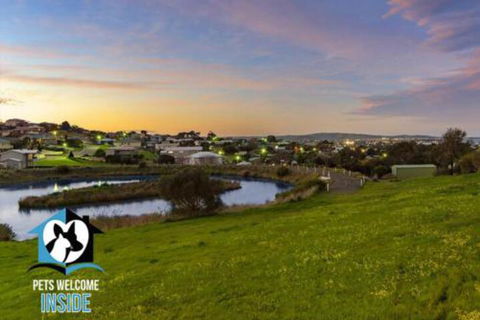 Almost New + Sea & Lake Views - Tweed Heads Accommodation 3
