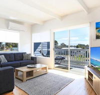 Lazy Days Beach House Jervis Bay  Pet Friendly 4 Mins Walk to Beach - Tweed Heads Accommodation