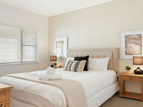 Ocean Blue Apartment One Oceanfront Apartment - Tweed Heads Accommodation 6