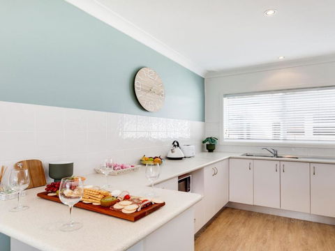 Ocean Blue Apartment Three Apartment On 2nd Level - Tweed Heads Accommodation 3