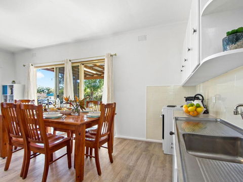 Beach Escape At Currarong Basic Family Accommodation - Tweed Heads Accommodation 1