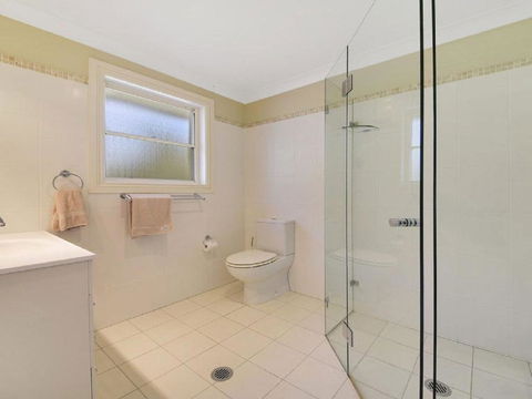 Camelot Superbly Proportioned & Ideally Located - Tweed Heads Accommodation 4