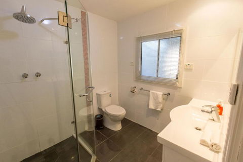 Bluff View River House Stunning Riverfront - Tweed Heads Accommodation 5
