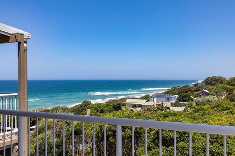 Wake Up To Ocean Views In Stylish Comfort - Tweed Heads Accommodation 4