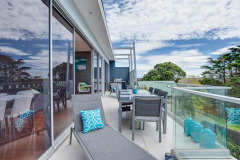 Modern McCrae Beauty - Tweed Heads Accommodation 0