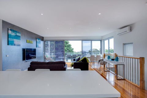Modern McCrae Beauty - Tweed Heads Accommodation 2